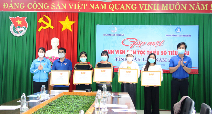 Xét chọn hồ sơ tuyên dương sinh viên dân tộc thiểu số tiêu biểu huyện Ea H’Leo năm 2022